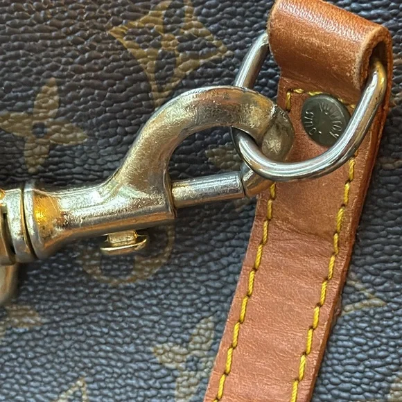 Louis Vuitton Keepall Bandouliere - Picture 13 of 16